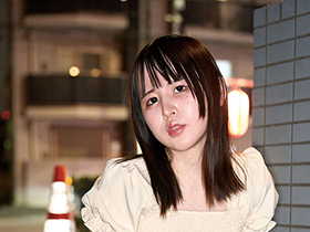 街中リモバイ！！「１０分耐えられたら謝礼あげます」とお願いしたら恥ずかしい散歩に興奮しちゃってパン染みダラダラ垂らして発情！我慢できずに即チン求めて…　サンプル画像17